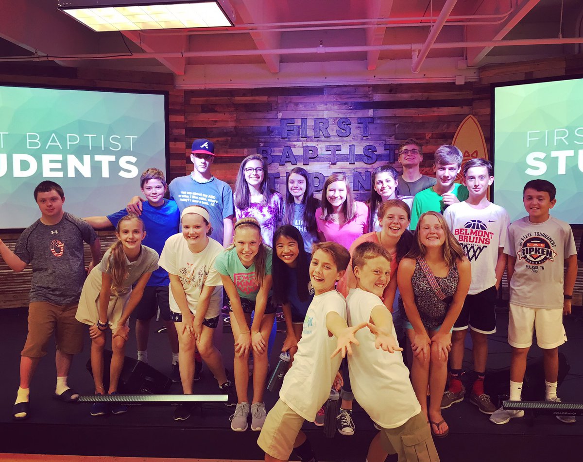 FBN_Students's tweet photo. New crop of 7th graders AND Seniors. This is gonna be an awesome year. #FirstBaptistStudents https://t.co/Wh3FvPtaPo