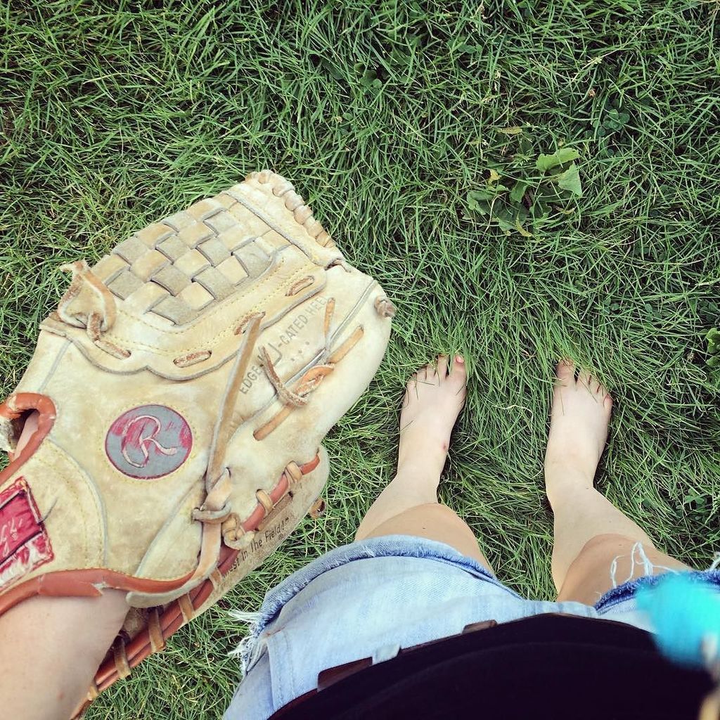 DiscovrYourWild's tweet photo. What's a better feeling that warm summer grass against the edges of your feet? We had such… https://t.co/E9xz8e368T https://t.co/2b6jzsHsop