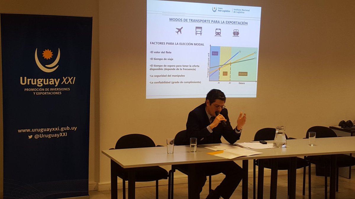 CultoCarambulaS's tweet photo. Rivero de #INALOG en Taller "Togística Operativa para la Exportacion" para #pymes organizado por @UruguayXXI https://t.co/c0SMPqb2SO