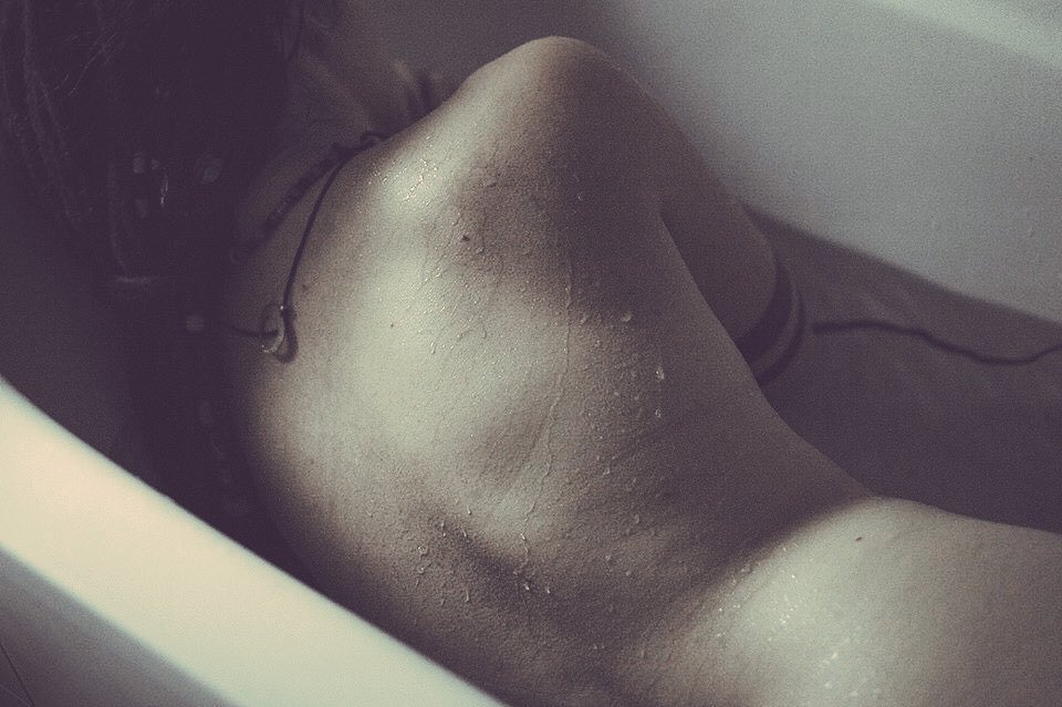 TuPermaneces's tweet photo. Mi cuerpo es puro deseo. https://t.co/Tv2bN2JH2s