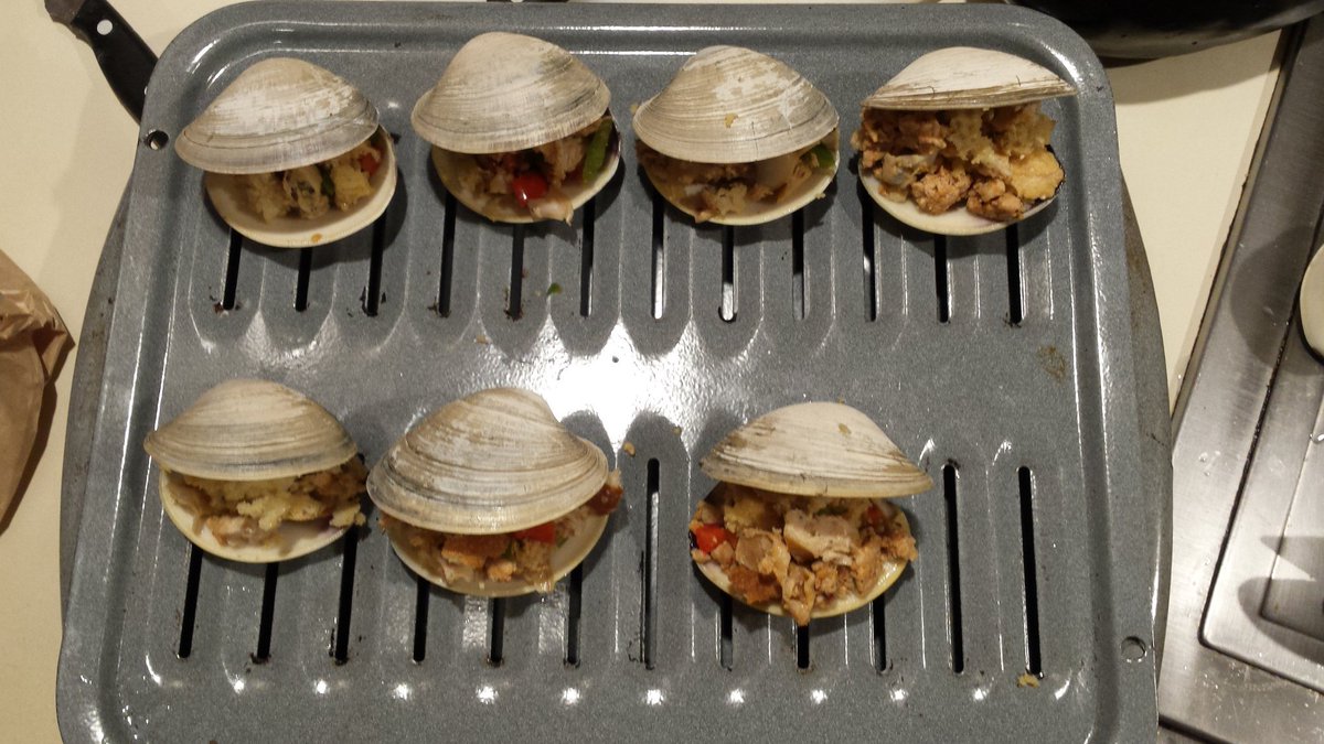 VelOutdoors's tweet photo. Looking for a great recipe?! Homemade "stuffies" raked right out of the Cape bay. #capecod #velocityoutdoors https://t.co/pNJSJvYqSV