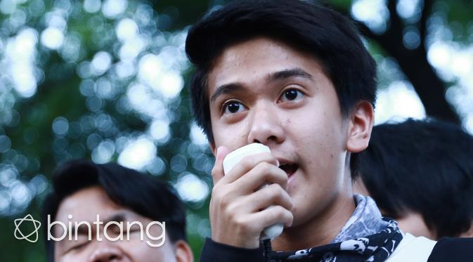 bintangcomID's tweet photo. Tinggalkan Indonesia, Ini Kado Terakhir Iqbaal CJR untuk Fans https://t.co/f0EYTwBtGf https://t.co/COk8vWQ0er