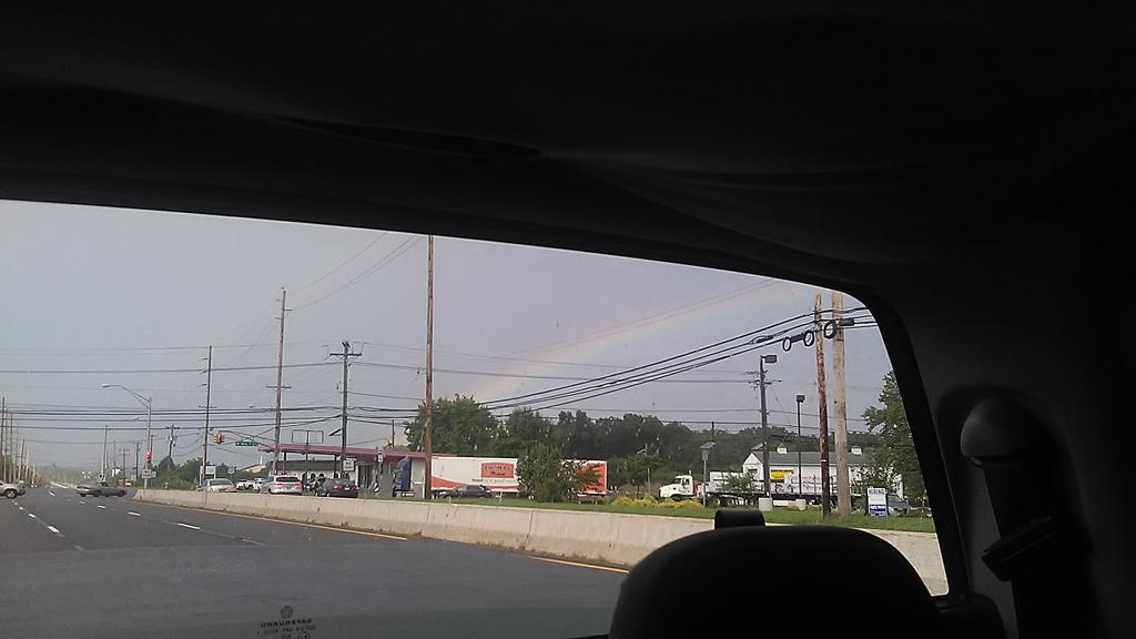 bjkba5's tweet photo. We got a rainbow :-) :-) :-) :-) #Goodday https://t.co/Fktqn03K3m