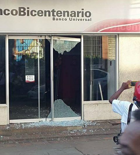 luismamtb's tweet photo. @trafficPUERTO disturbios en puerto piritu https://t.co/k2ArgjdjRA