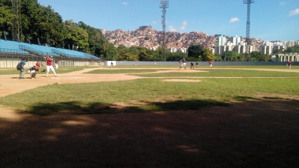 AcadeProspectos's tweet photo. Hoy en el casanova TEAM 4 Prospectos de casarapa academy vs maggy academy en la liga CPL #ShowCaseVenezuela https://t.co/PFqVU0nWuh