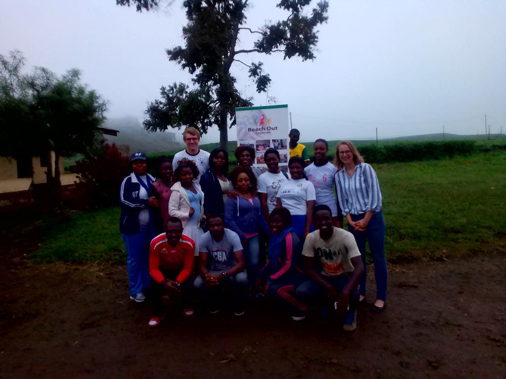 Neematosha's tweet photo. #SarahEtonfe #QueenofBueaMountain &amp; ED @Reachoutcamer inspiring #Youth at #YouthEngagementProgram #Tole #YouthDay https://t.co/YAqZpW2qt6