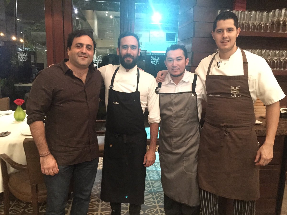 Excelente cena anoche en <a href="/RestaurantAlto/">Restaurant Alto</a> con una sorpresa de lujo, el pana Oswaldo de <a href="/manorotabcn/">Restaurante ManoRota</a> dando una mano!