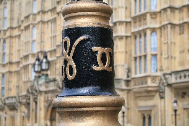 London’s Chanel Lampposts – Romantic Legend or Urban Myth? buff.ly/2aCLBYV #History #Fashion