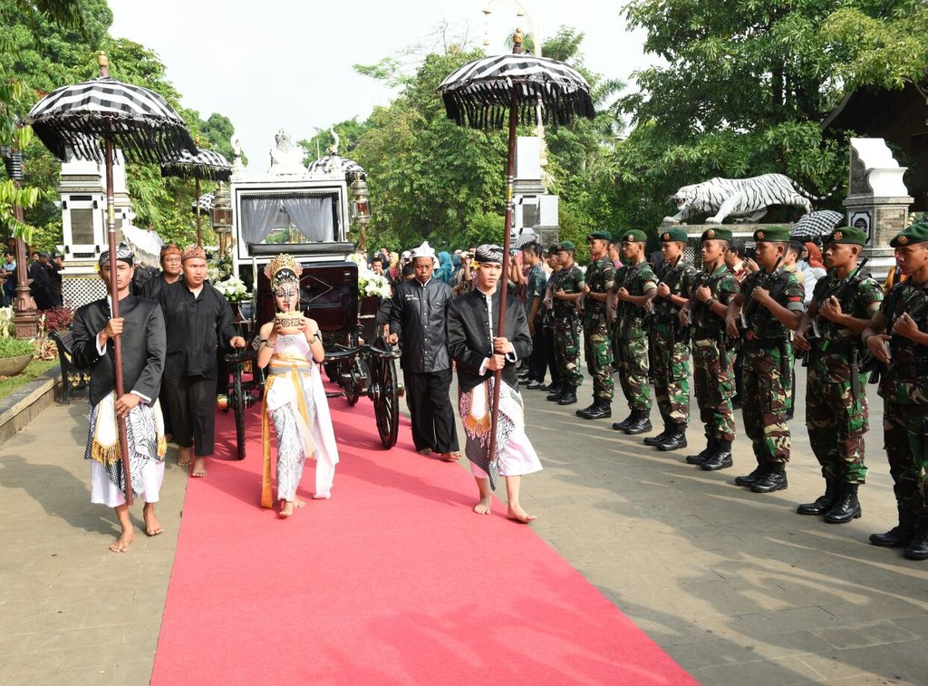 Ki Jaga Rasa, turun dari Bale Nagri setiap menjelang puncak hari jadi, dgn upacara jurung tandang tutunggangan agung