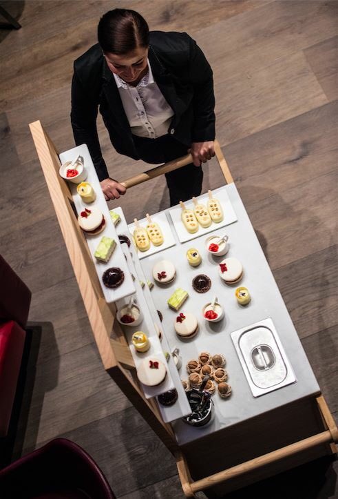 arkaiadesign's tweet photo. Arkaia &amp; Eneko London dessert trolley 2016 😊 https://t.co/NUyrFuD06Y