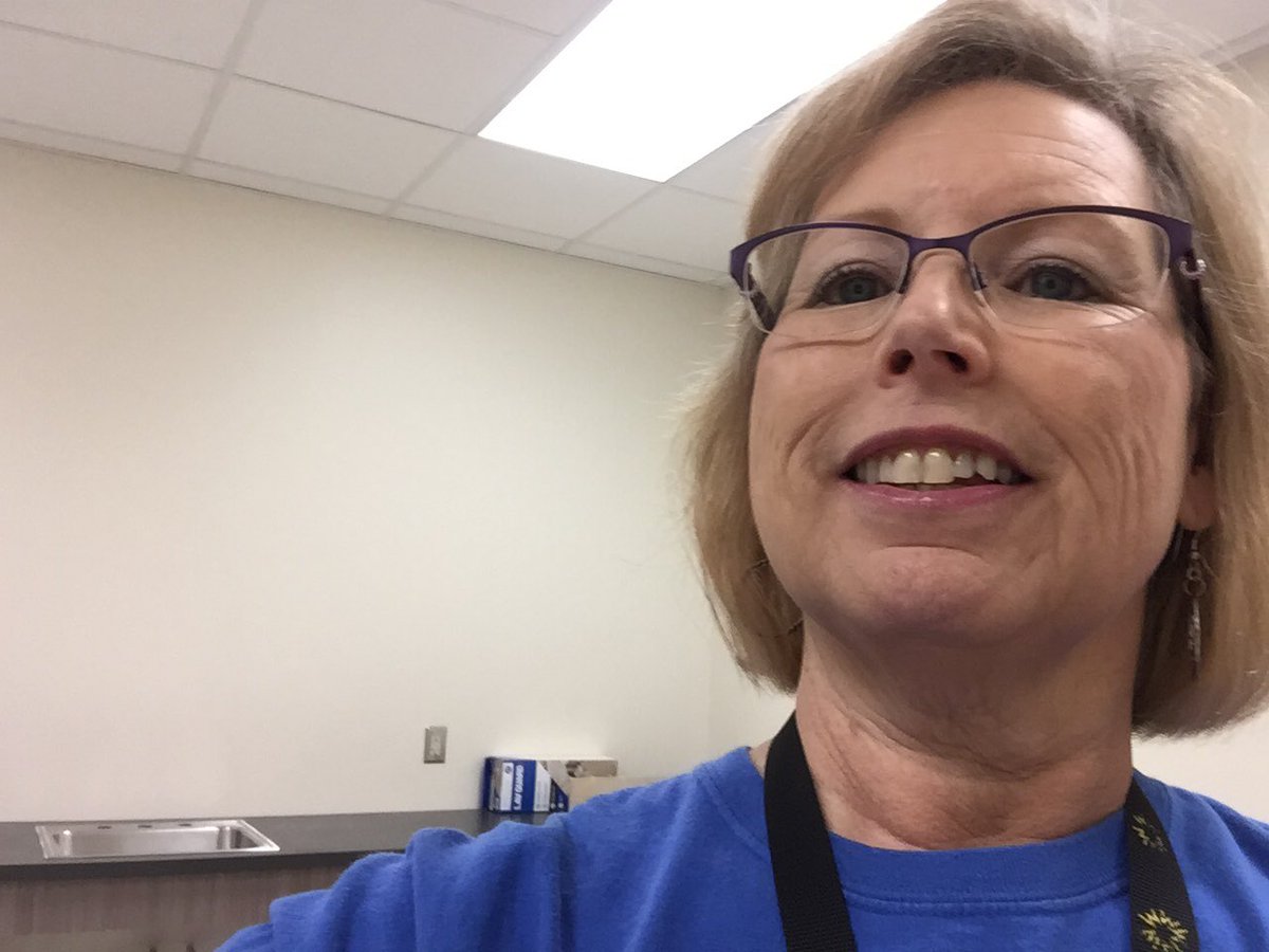 PaulaTurnbow's tweet photo. New nurse's office! #MMEBack2school https://t.co/kxn3MDtoZC