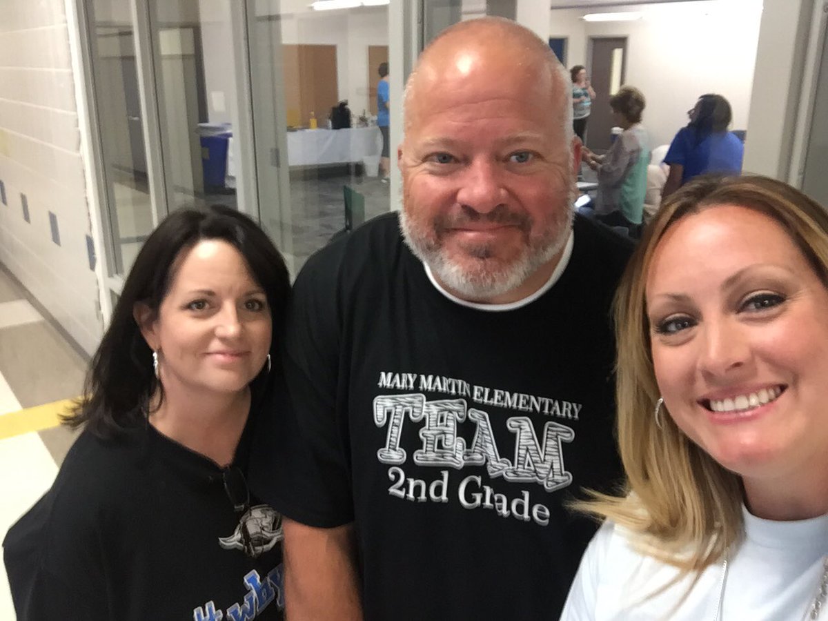 AmberlieThomas's tweet photo. New Beard! @fincher4 #MMEBack2School https://t.co/kb9bkbrqmd