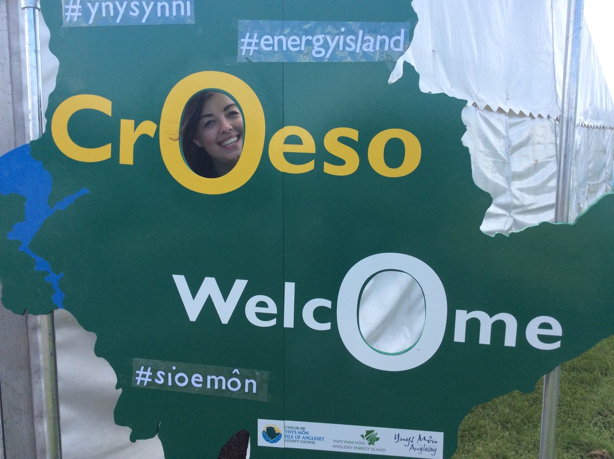cyngormon's tweet photo. Diolch am ddod draw i weld y tim #Datblygu Economaidd a #YnysYnni yn #SioeMon2016! #YnysMon https://t.co/2x2wN6r3Uk