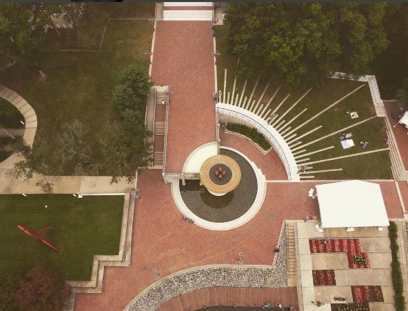 hops_harvest's tweet photo. Thanks to @EthanBarlly for capturing this awesome #drone image of the venue! #HopsandHarvest #ColumbiaLakefront https://t.co/pnXGStT4AN