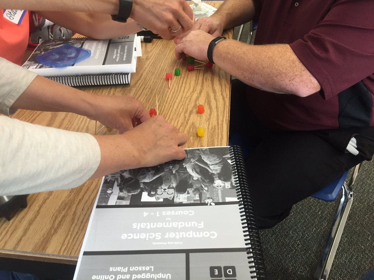 literarywell's tweet photo. Creating a stand for books #mncodes #codeorgpd https://t.co/1YT8qiaHDV