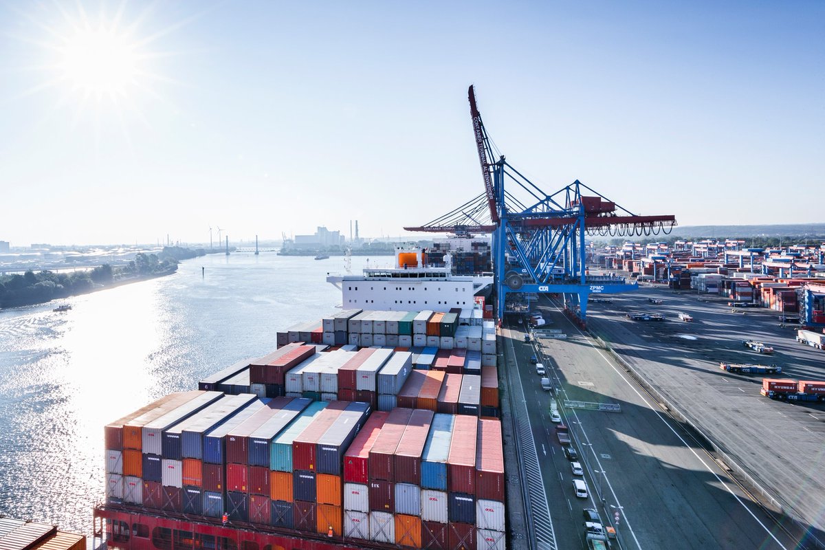 OE_greenmarine's tweet photo. #HHLA’s #ContainerVolumes Down Due to Weak #Asia Traffic https://t.co/VtPCwSdmME #terminal https://t.co/v0jXQv2xw0