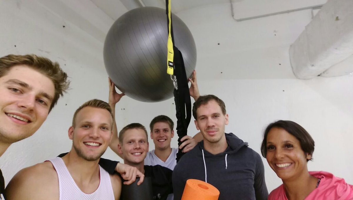 tropics_oh's tweet photo. Die #Tropics schwitzen momentan jeden Mittwoch bei #JezabelAthletics. Lachen können sie trotzdem noch #TropicsUp https://t.co/6UJRwG2i08