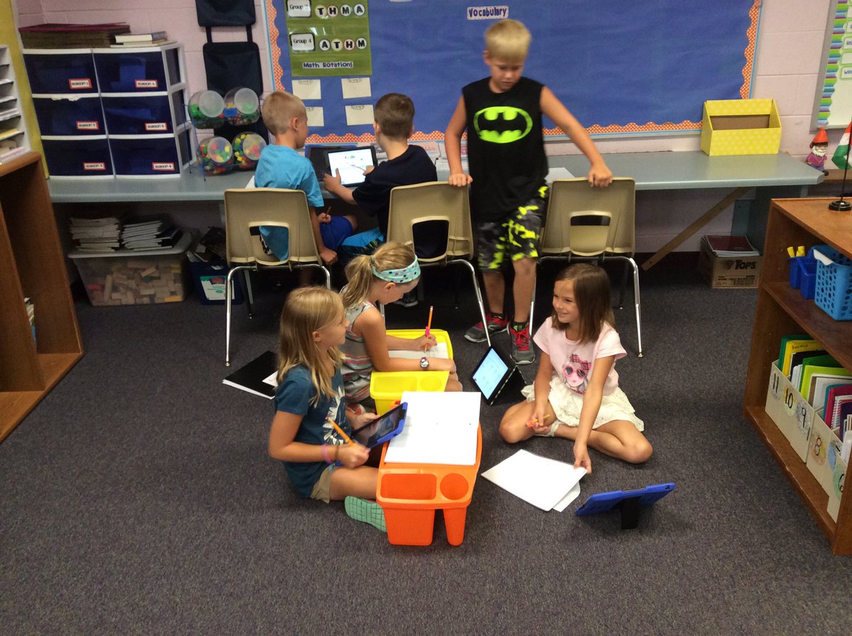 MissA_OES's tweet photo. So much collaboration happening during NFL time! #neverfinishedlearning https://t.co/NtHbUF5j8I