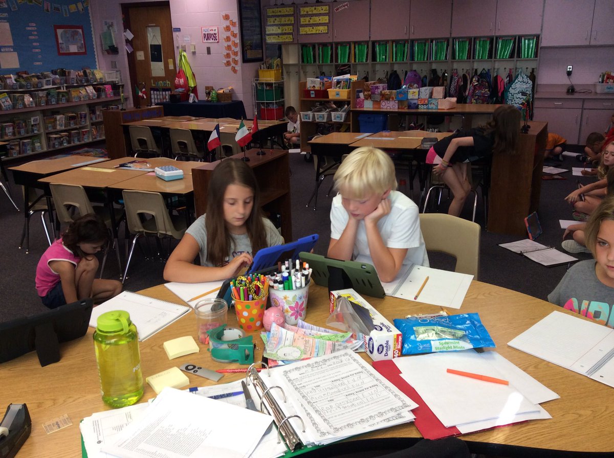 MissA_OES's tweet photo. So much collaboration happening during NFL time! #neverfinishedlearning https://t.co/NtHbUF5j8I