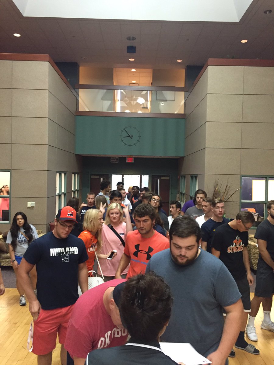 MidlandUMatt's tweet photo. Move in day #1 is officially underway! #BeAWarrior https://t.co/txYbVeZkT4