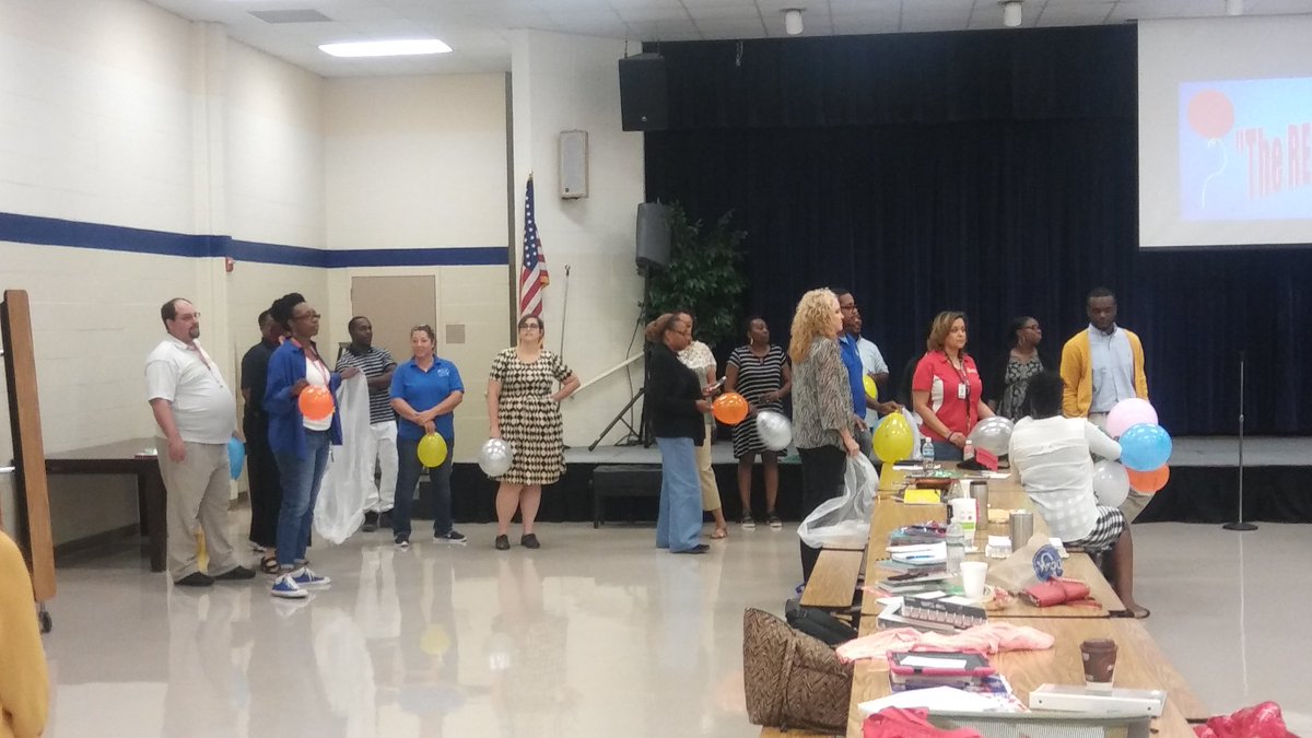 Mr_Gadget007's tweet photo. Team building 16-17. #HASD16 @HoustonSTARS @HAstarprincipal @Pameolin @edutechgirl @CarlaGill310 https://t.co/migQvcdZJl