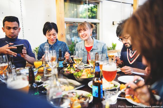 Swedennewyork On Twitter Showing Up Late To A Dinner Party Other Mistakes Foreigners Make When First Moving To Sweden Https T Co 61ecef7oaa