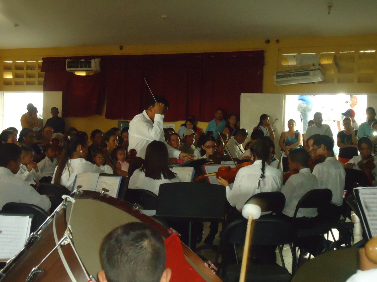 Concierto fin de año de <a href="/NucleoSgrande/">orquesta sgrande</a>  con la orquesta juvenil <a href="/CrtrujilloCr/">crtrujillo</a> <a href="/elsistema/">El Sistema</a> <a href="/AGonzalezLamon/">Andres Gonzalez</a>