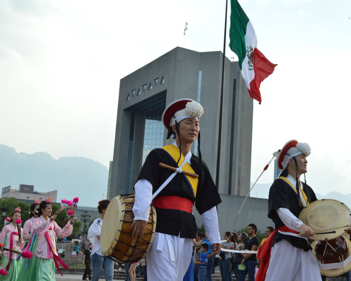 elnorte's tweet photo. ¿Te perdiste el desfile multicultural del Festival #COIFF? Aquí lo puedes ver @conartenl 📽 https://t.co/ZtEC3OnyMU https://t.co/Qrhl0dvLBZ