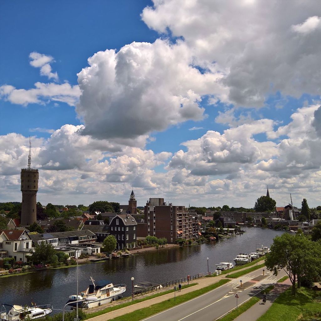 wimensing's tweet photo. #bodegraven #borft #cityscape #shotonmylumia #lumia950 #nofilter #wolken #rijn #watertoren… https://t.co/Q6lVL0jeky https://t.co/t05SdNKZRk