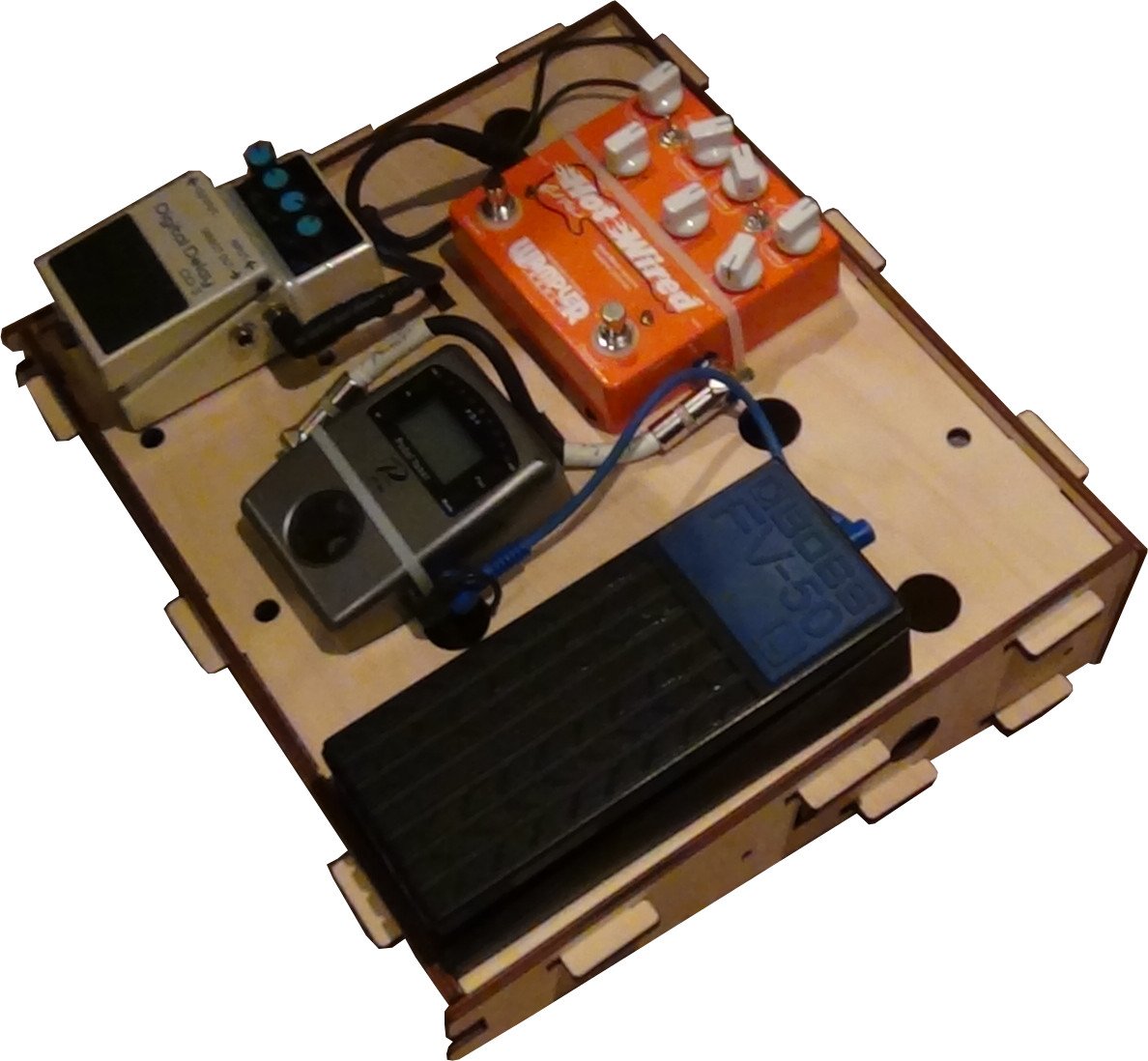 hannahguitars's tweet photo. Here is Mickey Mau's Bugboard Flat Top. Mickey plays with Shaguar #pedalboard #bugboard #pedalboardoftheday https://t.co/SX0uX79eab