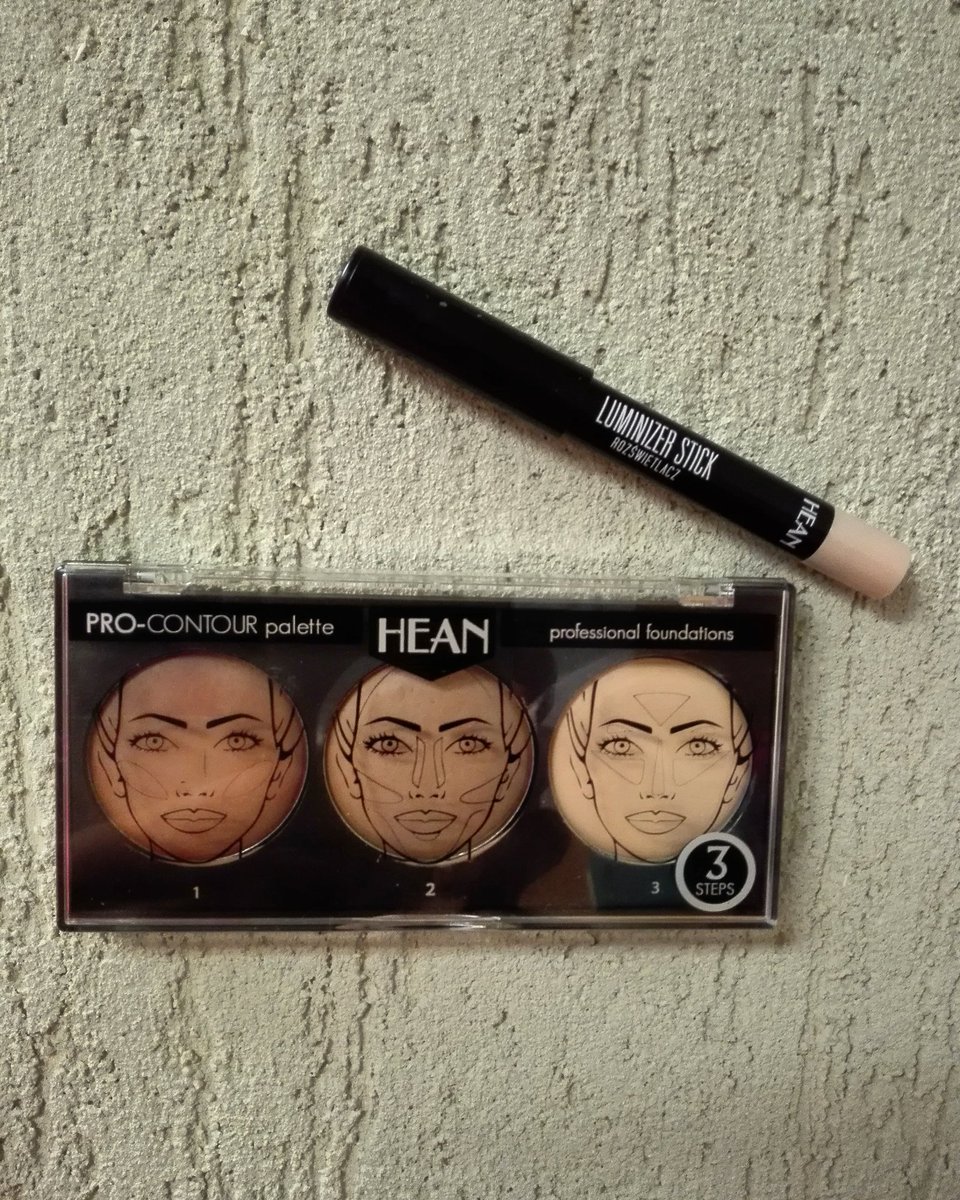 LittleMMBlog's tweet photo. Love my coutour kit and illumizer stick from #HeanCosmetics and #GlamoreSA https://t.co/sPZEM7964y