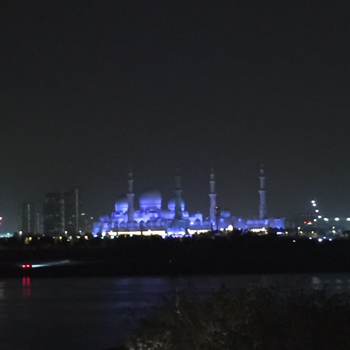 hbowers86's tweet photo. Sights at night #AbuDhabi https://t.co/yGcXs5sQNi