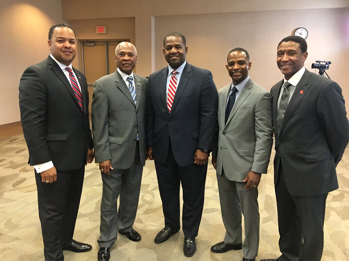 ceasarcmitchell's tweet photo. Atlanta Council President Ceasar Mitchell Kicks off Back 2 Business Expo w/ @SBAsoutheast @US_GSAR4 @GSAOSBU #ATLB2B https://t.co/kOLYvvKErl