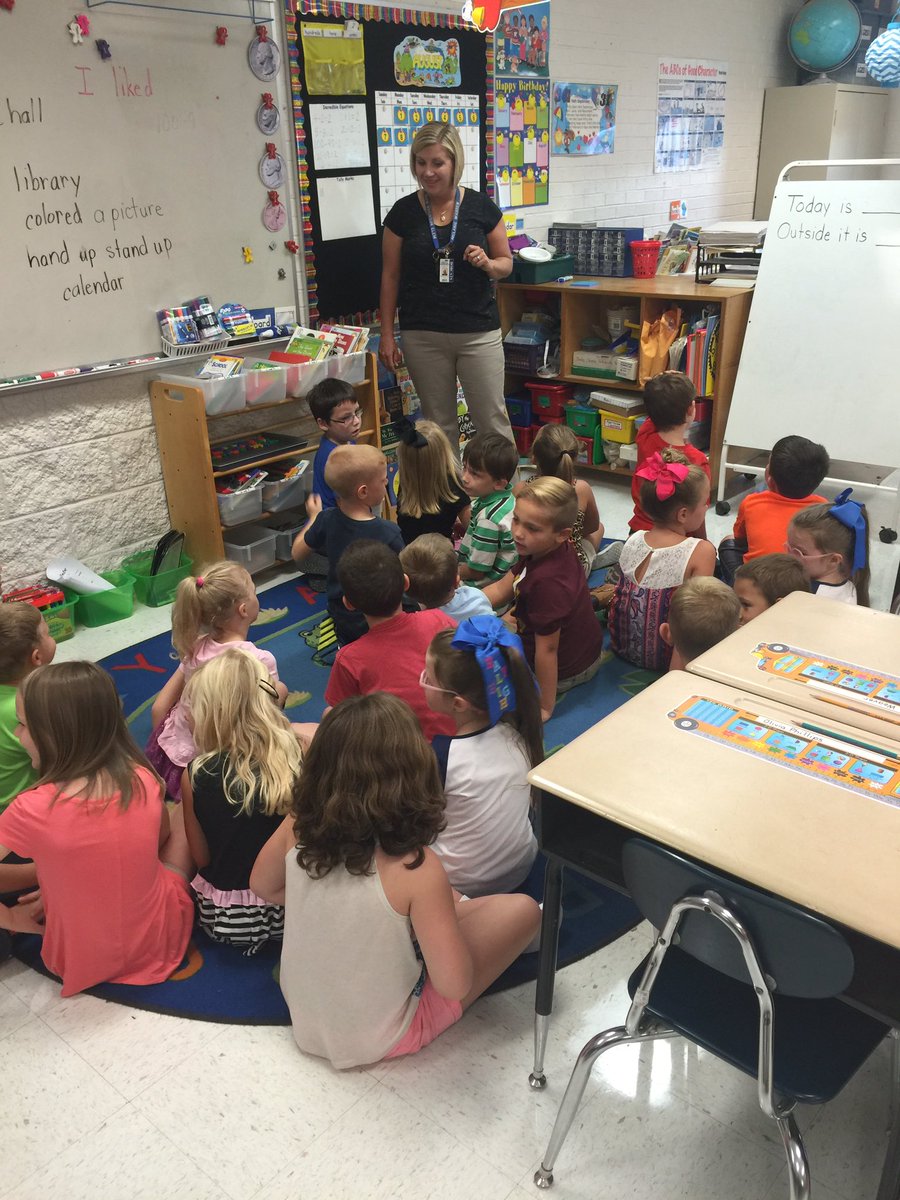 CDR_Elementary's tweet image. KAGAN shoulder partners in Mrs Warren's class! #Garrardshines #TeamKid #GoBobcats