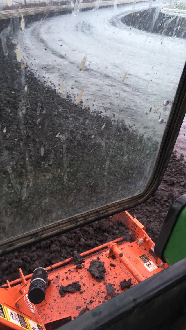 kvilltrackprep's tweet photo. Mother Nature came for a visit this morning! @knoxvilleraces @KnoxvilleNats 💦💦 https://t.co/aeVSyZnVYV