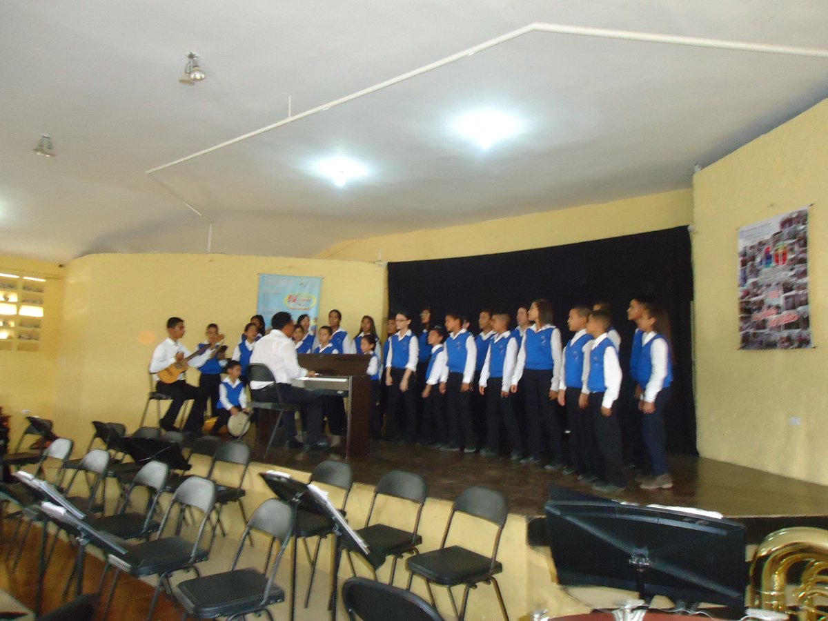 Concierto fin de año del <a href="/NucleoSgrande/">orquesta sgrande</a> con el coro infantil <a href="/CrtrujilloCr/">crtrujillo</a> <a href="/elsistema/">El Sistema</a> <a href="/AGonzalezLamon/">Andres Gonzalez</a> <a href="/ElSistemaLara/">サブあか</a>