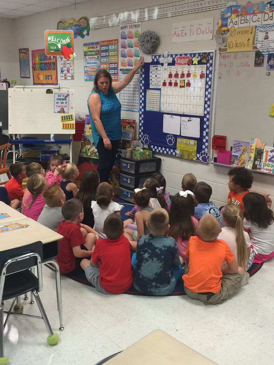 CDR_Elementary's tweet image. Carpet time/calendar time in Mrs Gorley's class! #Garrardshines #TeamKid #GoBobcats