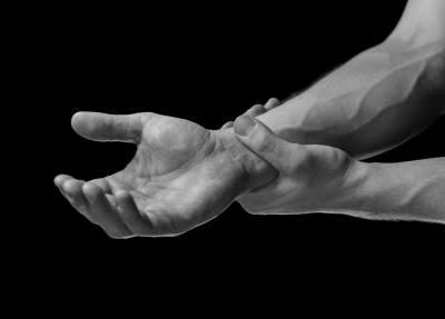 UTurnFitMake's tweet photo. Evening Fitness #Tip 103 #KnowWorkoutInjuries
Overstretching of ligaments connecting joints can cause #WristSprain! https://t.co/dz1utb0yWL