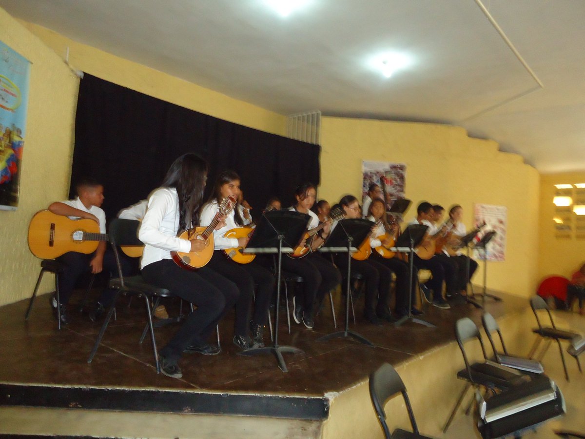 Concierto fin de año del <a href="/NucleoSgrande/">orquesta sgrande</a> con el programa alma llanera <a href="/CrtrujilloCr/">crtrujillo</a> <a href="/elsistema/">El Sistema</a> <a href="/clariviola/">Eugenio Carreño</a>