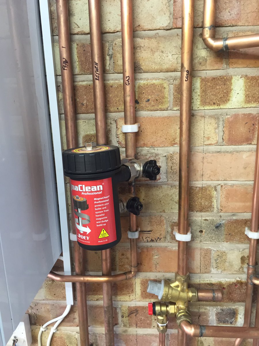 GSS_Services's tweet photo. Installing a #Vaillant #Unistor and #Vaillant ecoTEC Plus 430 with a #MagnaClean. Installation by myself &amp; GSS Team https://t.co/iz4RKcJjjV
