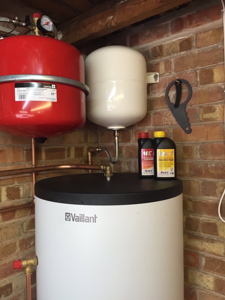 GSS_Services's tweet photo. Installing a #Vaillant #Unistor and #Vaillant ecoTEC Plus 430 with a #MagnaClean. Installation by myself &amp; GSS Team https://t.co/iz4RKcJjjV