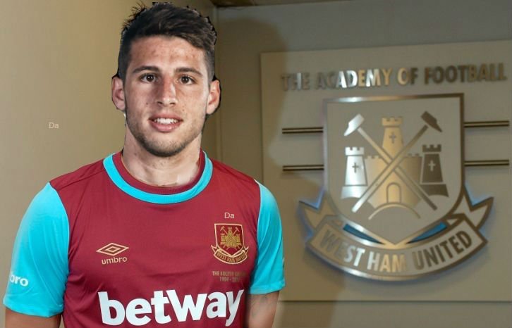FamiliaCalleri's tweet photo. Es oficial #calleri nuevo jugador de #WestHam lo anuncio el club en su cuenta de Twitter y instagram !!

@Jocalleri https://t.co/DfLztVyxfD