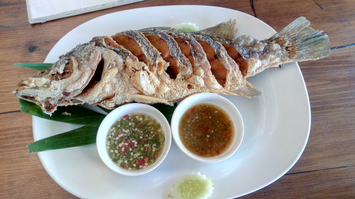 nuipea's tweet image. รถติด แวะพักหาข้าว หาปลา หากุ้งกินกันก่อนเถอะครับ แล้วเดินทางกันต่ออย่างปลอดภัยทุกท่าน..นะครับ