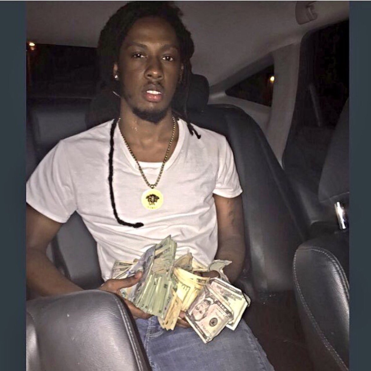 HeChoosin_Lay's tweet image. Real hustlers don't stop they keep going .. You could loose your life but it's  going keep goin ..💰❤️  #LLRM👼🏽🤘🏽