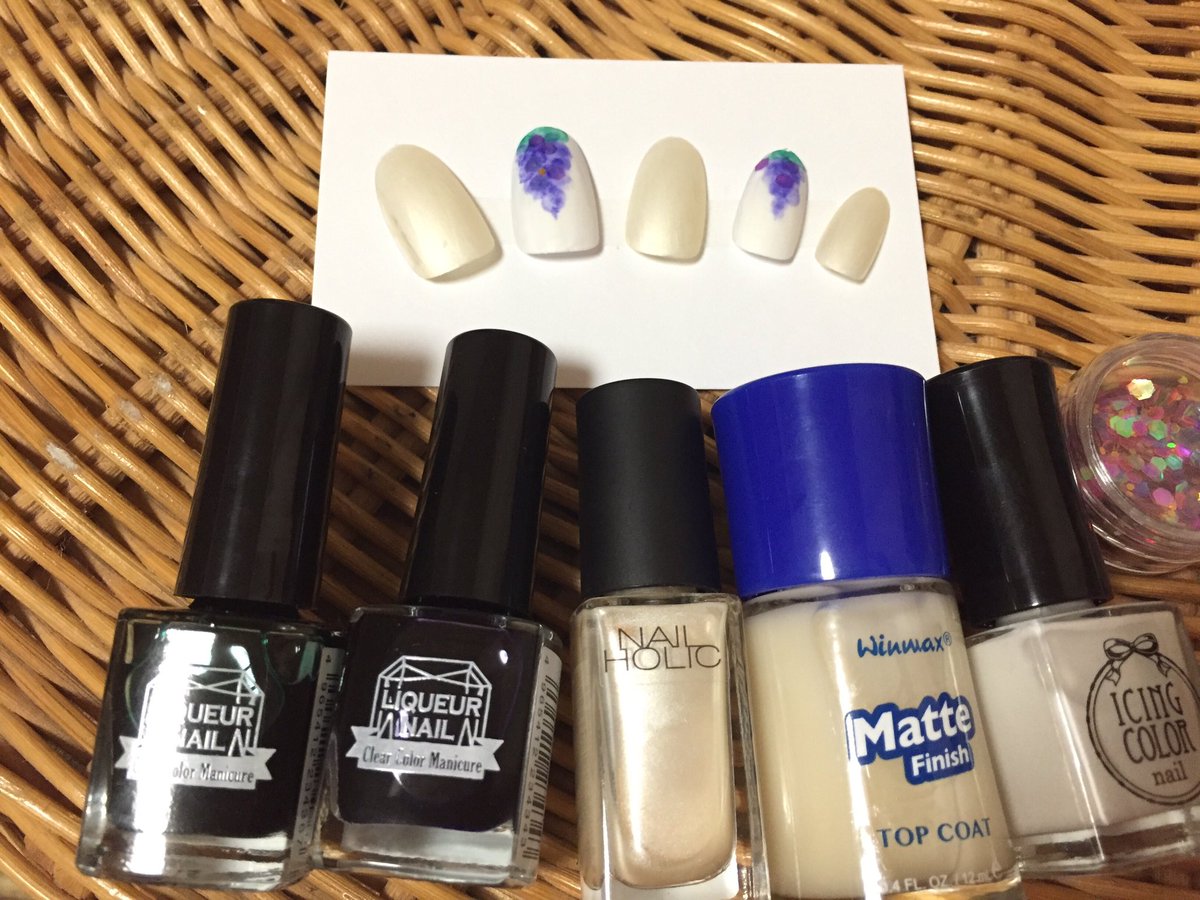 O Xrhsths オトナ セルフネイル Sto Twitter 巨峰ネイル使ったもの クリーム Nailholic Wt006 白 フロスティホワイト キャンドゥ リキュールネイル ディープブルー ペパーミント キャンドゥ マットコート ダイソー ホログラム キャンドゥ 巨峰は綿棒でポンポン