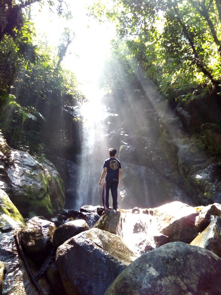 MLutfiAbdullah3's tweet photo. @Trans7OnTheSpot pesona mentari di air terjun #WisataHappeningOTS7 https://t.co/LDuWvGVnJr