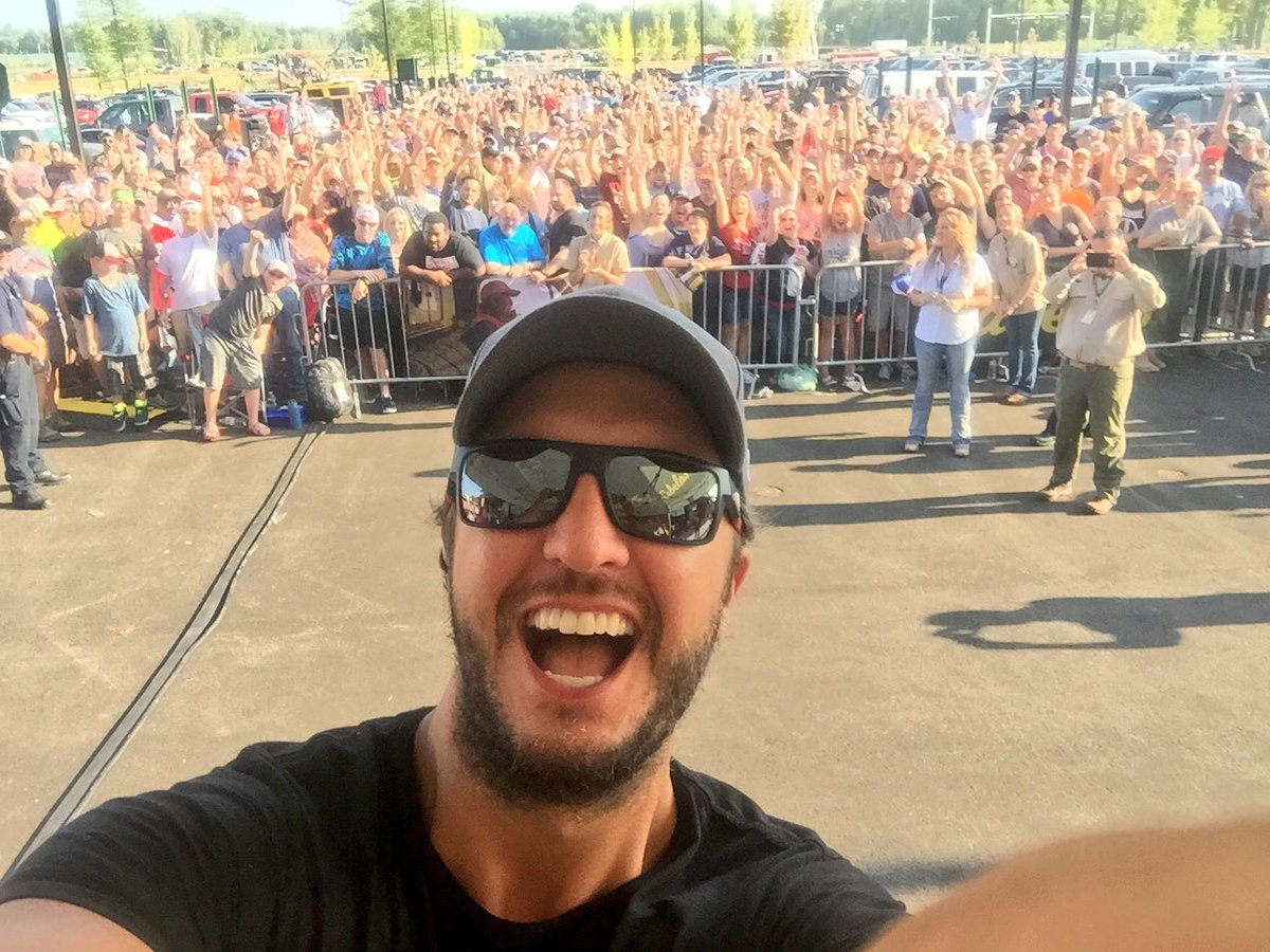 lukebryan's tweet image. Excited to help @Cabelas open their new store in Avon, OH today.