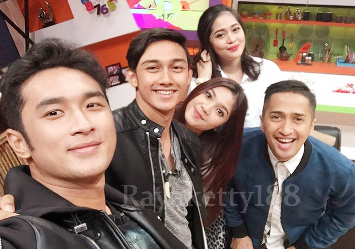 selfie Dulu yuh Bareng #Ramon Haikal ka Ifan dan Gracia Indri ☺☺