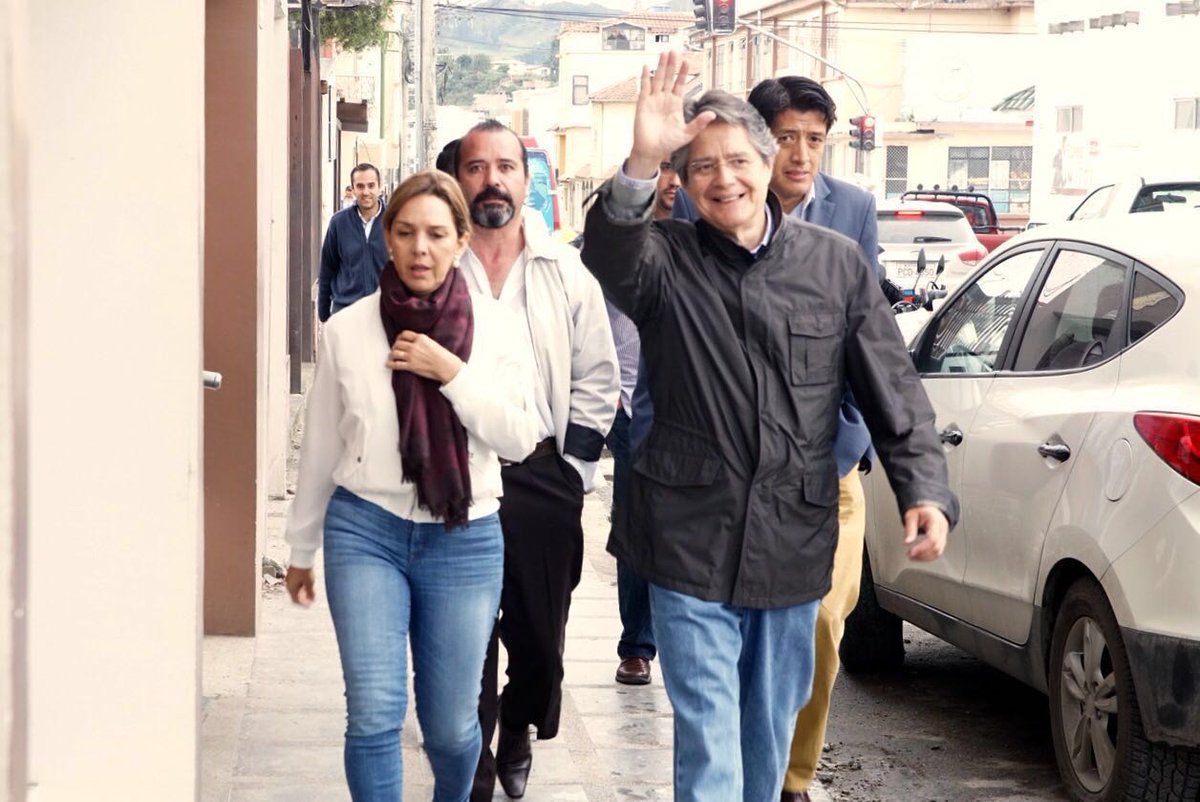 LassoGuillermo's tweet photo. Comencé mi día de trabajo en Loja con dos entrevistas en las Radios Luz y Vida y Zapotillo. https://t.co/AwdAspGRXo