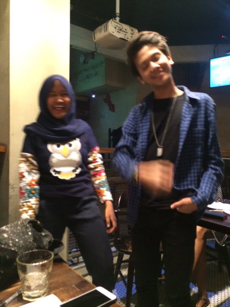 Gak perlu di jelaskan betapa bahagia nyaaaa dirikuu , disaat dia meragain seseorang hahahaha <a href="/iqbaale/">iqbaal ramadhan</a> 😂😂